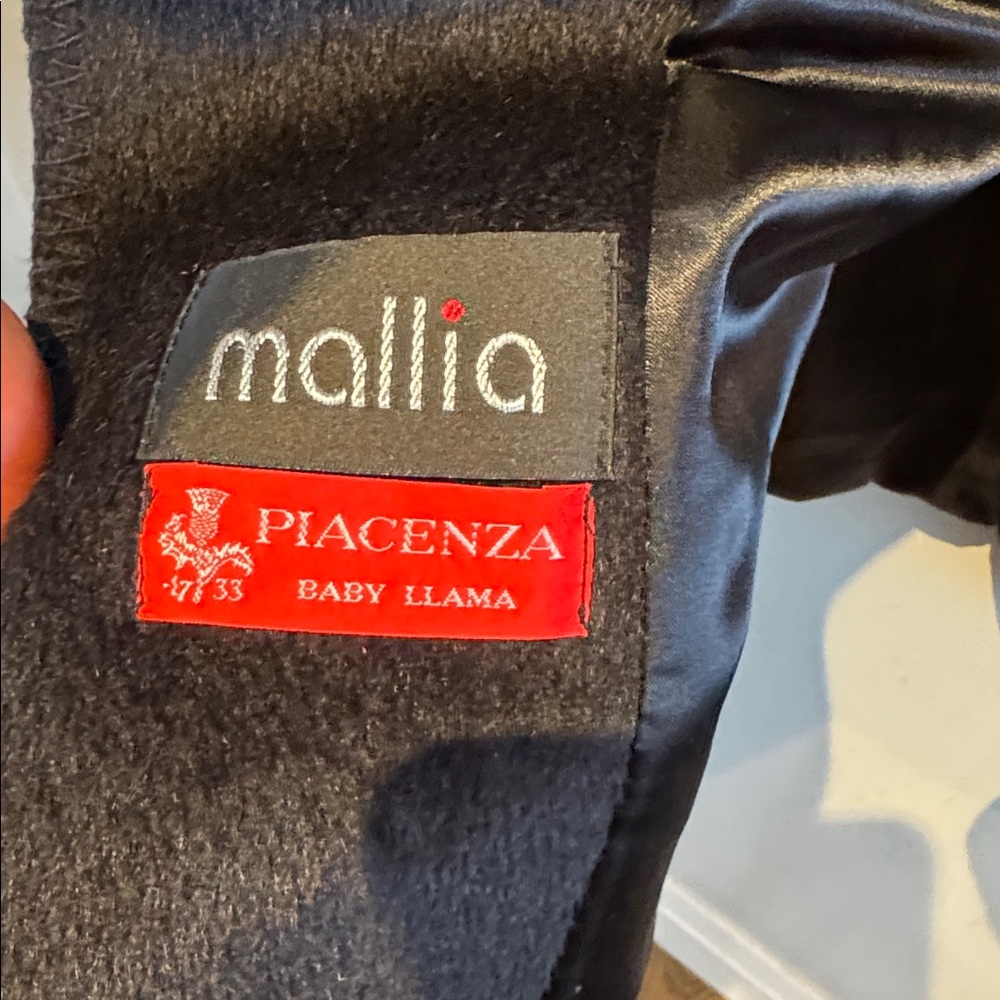 Piacenza baby llama hooded coat 8 oversized - Picture 3 of 5